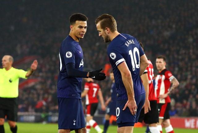 足球英超球队内部录像流出，球员争吵曝光